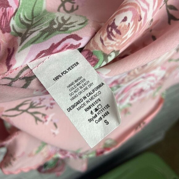 Haptics Pink Satin Floral Oversized Kimono size Small - Picture 8 of 9